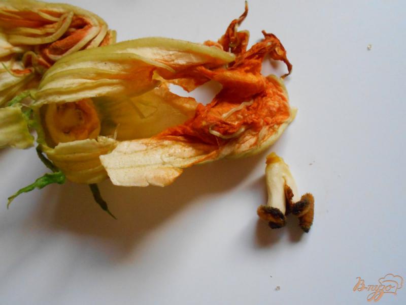 Фото приготовление рецепта: Фаршированные цветы цуккини по-критски шаг №1