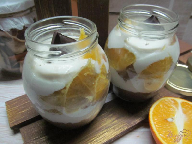 Фото приготовление рецепта: Десерт из манки творога и апельсина шаг №8