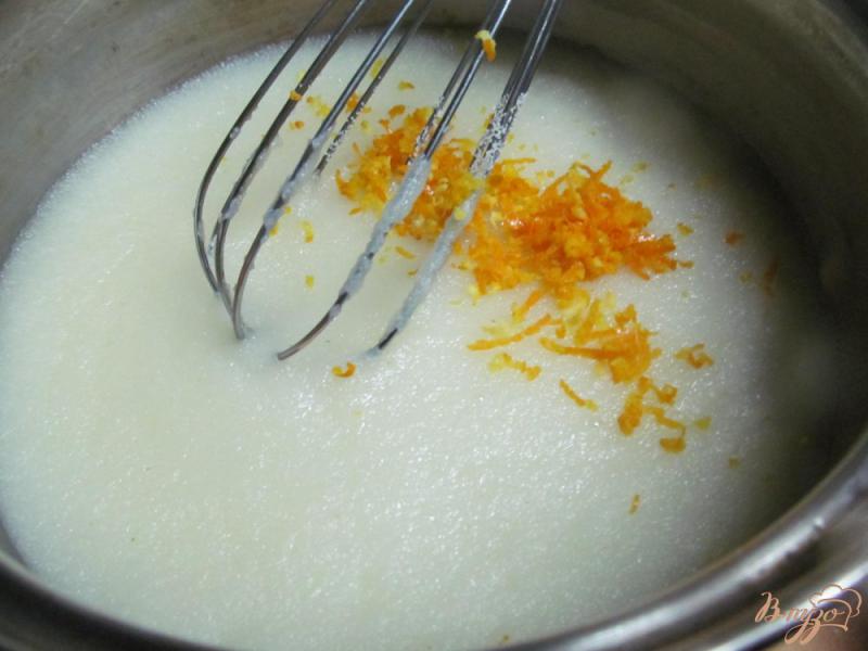 Фото приготовление рецепта: Десерт из манки творога и апельсина шаг №2