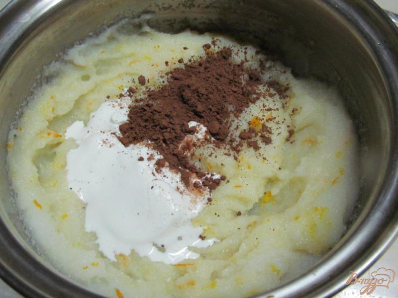 Фото приготовление рецепта: Десерт из манки творога и апельсина шаг №3