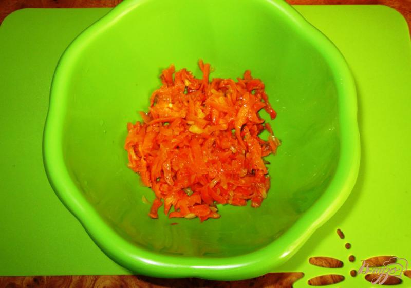 Фото приготовление рецепта: Салат с курицей и шампиньонами шаг №4