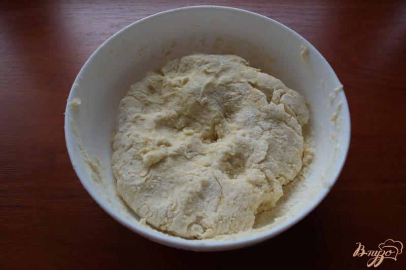 Фото приготовление рецепта: Печенье на сметане, с посыпкой кунжута шаг №3