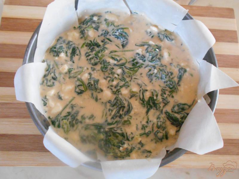 Фото приготовление рецепта: Пирог со шпинатом и мясными шариками шаг №7