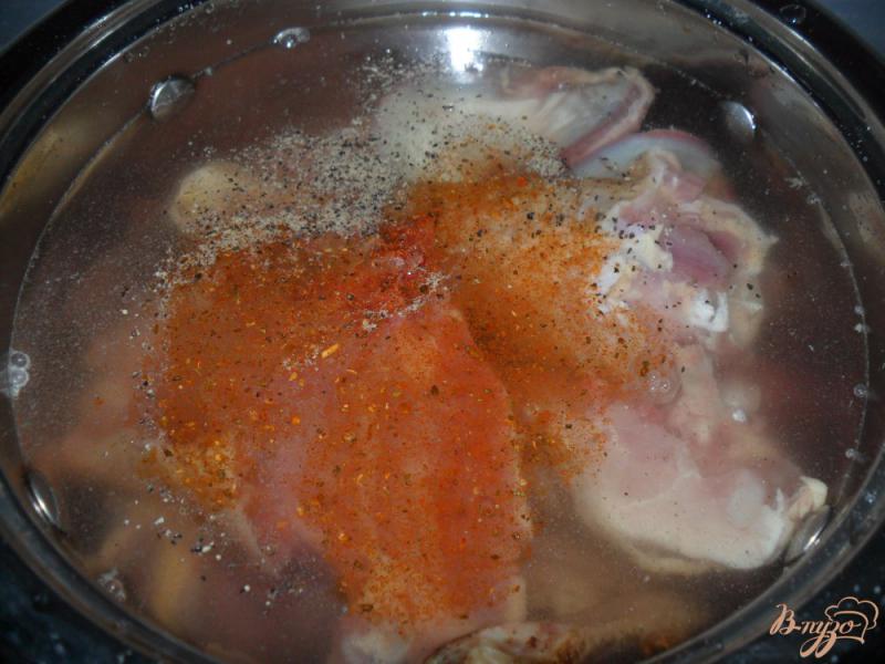 Фото приготовление рецепта: Курица в плавленном сыре шаг №2