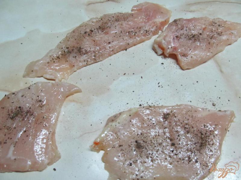 Фото приготовление рецепта: Куриные отбивные в сырно-ореховой панировке шаг №3