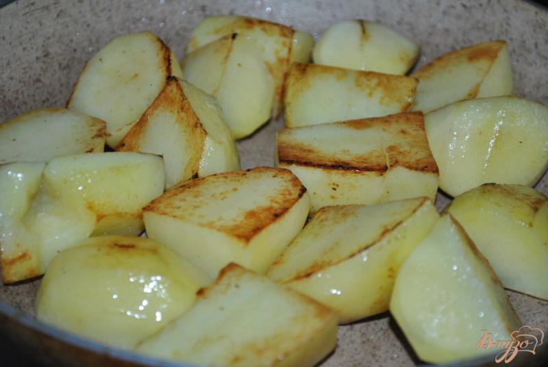 Фото приготовление рецепта: Рагу с картофелем и баклажаном шаг №4