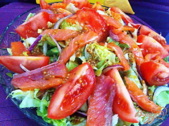 Фото приготовление рецепта: Салат овощной с подкопченной форелью шаг №11