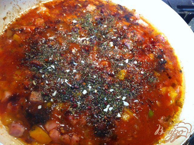 Фото приготовление рецепта: Спагетти с копченой грудинкой. шаг №5