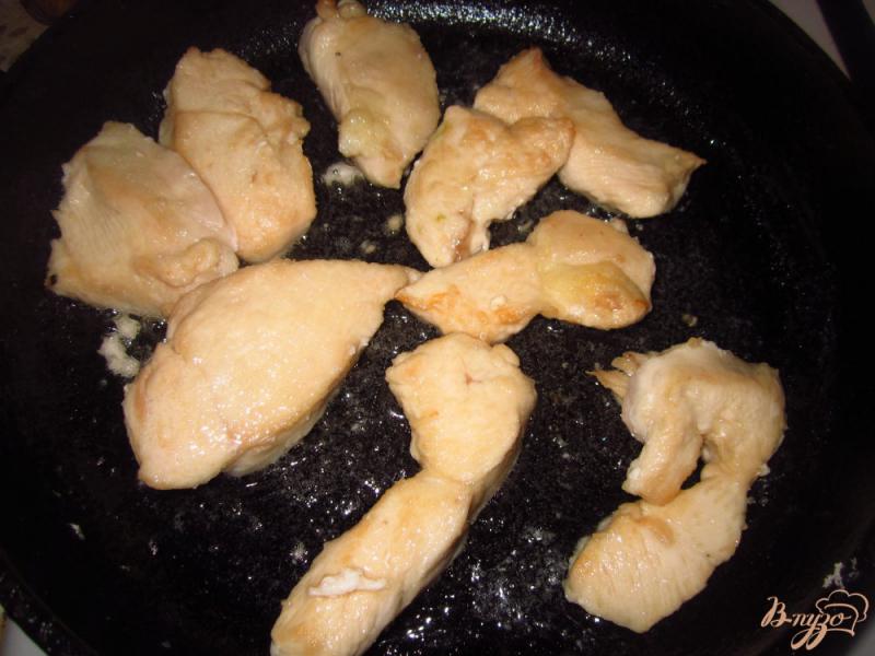 Фото приготовление рецепта: Куриное филе в молоке шаг №3