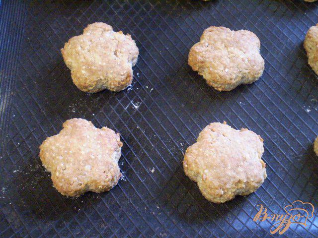 Фото приготовление рецепта: Гречневое печенье с творогом шаг №6