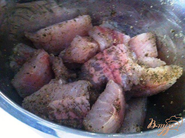 Фото приготовление рецепта: Филе хека в овощном маринаде шаг №2