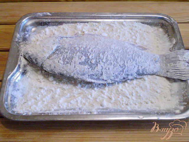 Фото приготовление рецепта: Жареная рыба в маринаде шаг №6