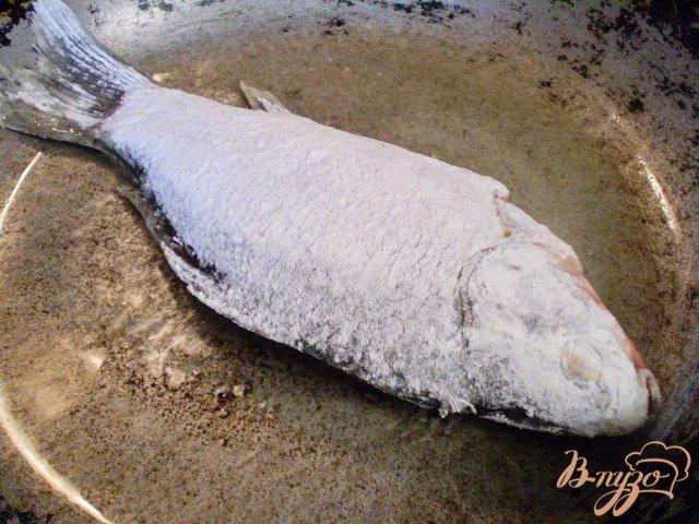 Фото приготовление рецепта: Жареная рыба в молоке шаг №4