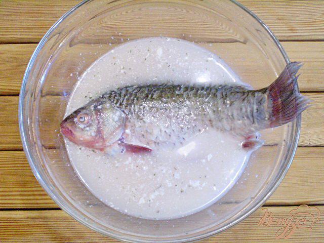 Фото приготовление рецепта: Жареная рыба в молоке шаг №2