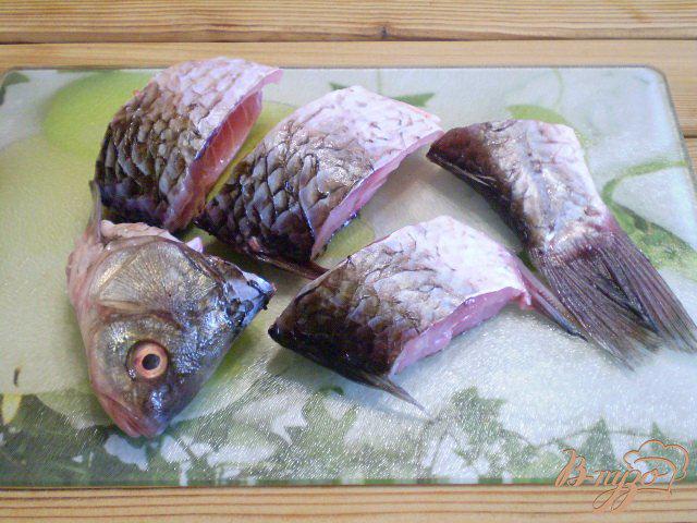 Фото приготовление рецепта: Жареная рыба с подливой шаг №2