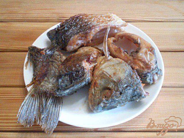 Фото приготовление рецепта: Жареная рыба с рисом шаг №4