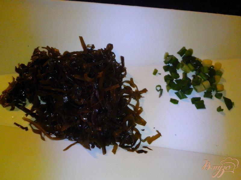 Фото приготовление рецепта: Салат из морской капусты шаг №2