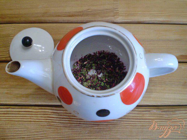 Фото приготовление рецепта: Чай из каркаде и мяты шаг №4