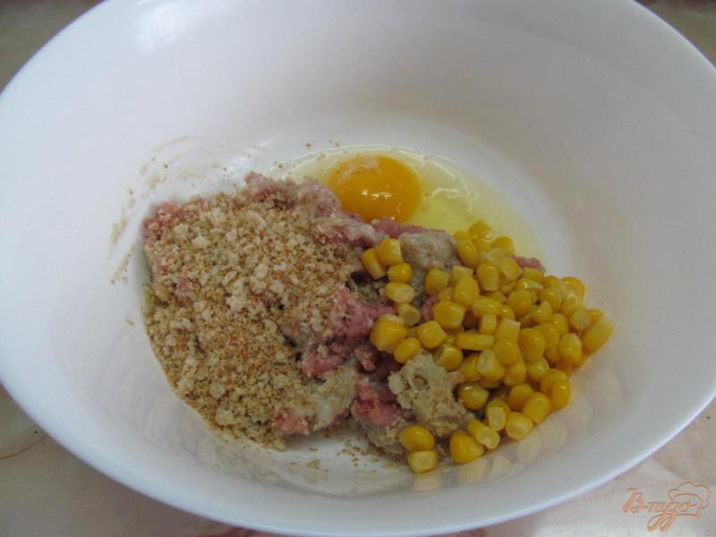 Фото приготовление рецепта: Котлеты под сыром с овощным пюре шаг №3