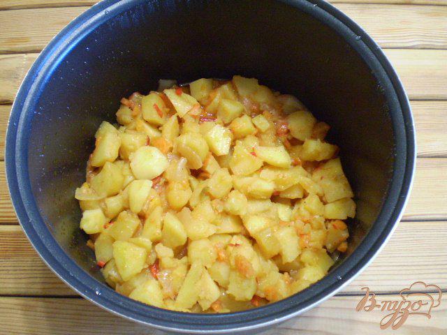 Фото приготовление рецепта: Картофельное рагу шаг №6