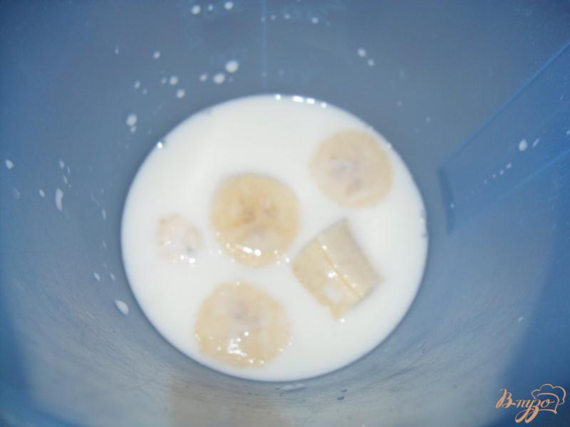 Фото приготовление рецепта: Банановый молочный коктейль шаг №1