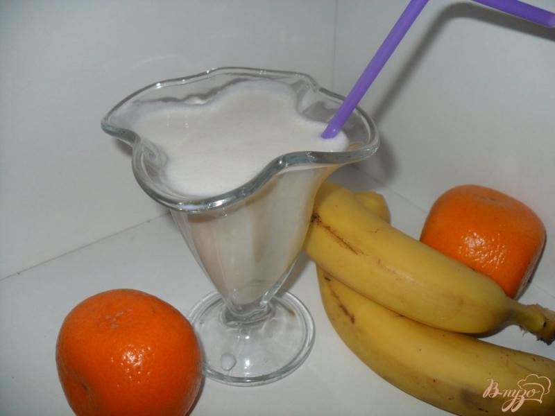 Фото приготовление рецепта: Банановый молочный коктейль шаг №3