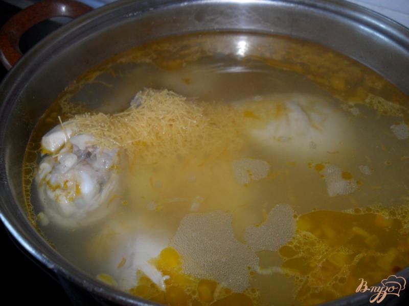 Фото приготовление рецепта: Суп с куриными ножками шаг №3