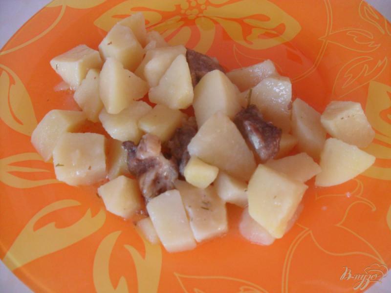 Фото приготовление рецепта: Картофель тушенный со свининой шаг №4