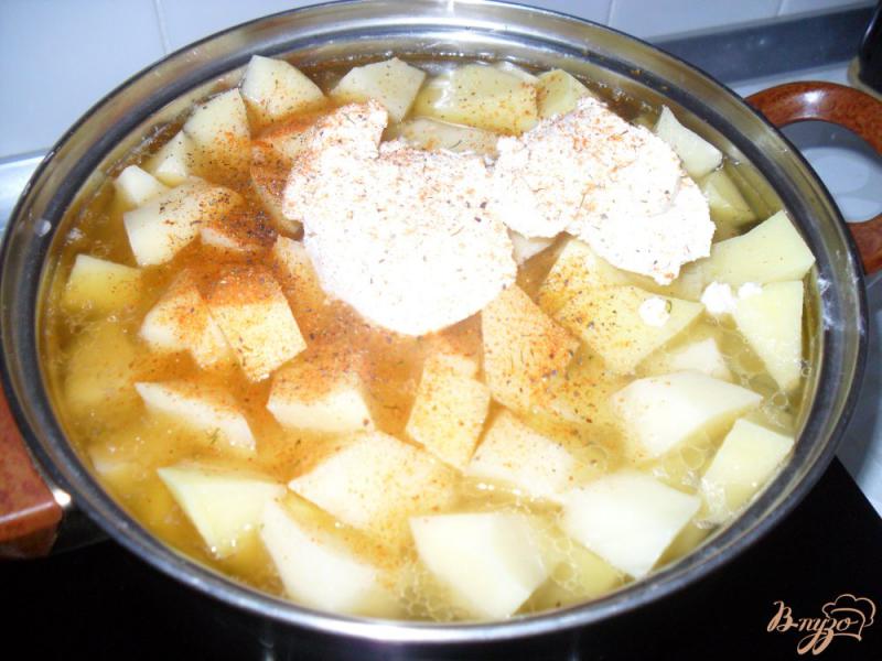 Фото приготовление рецепта: Картофель тушенный со свининой шаг №3