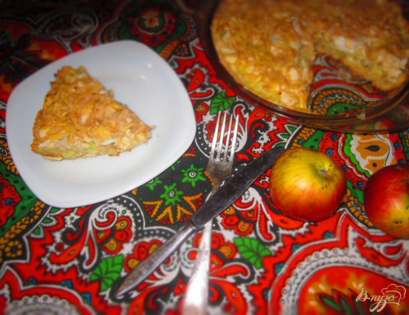Фото приготовление рецепта: Пирог с яблоками и курицей шаг №10