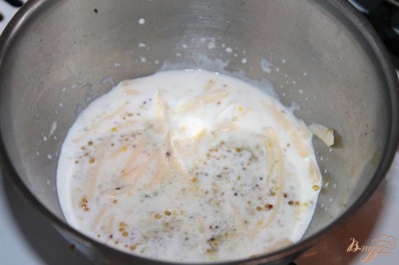 Фото приготовление рецепта: Свинина в французской горчице с сливочным соусом шаг №7