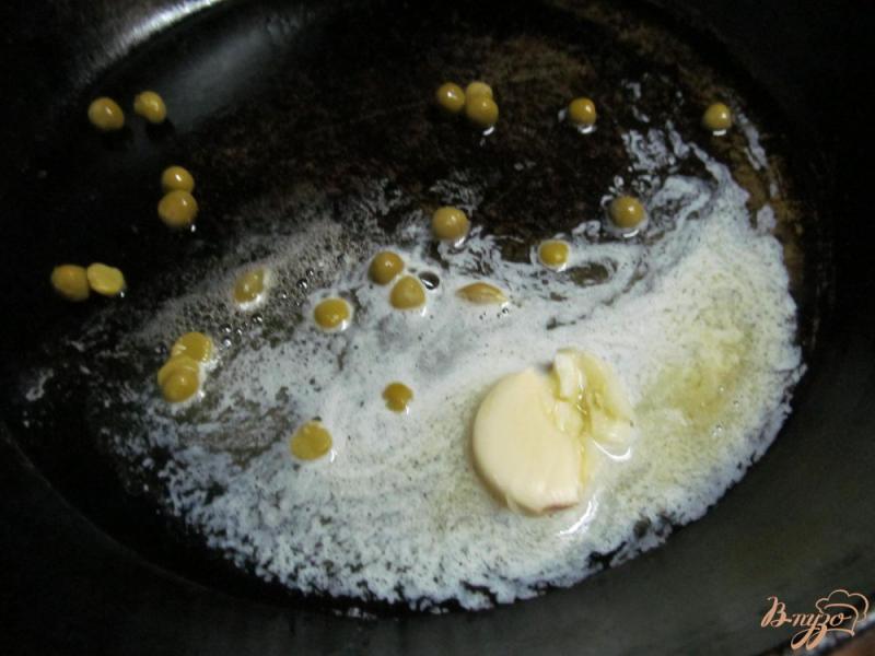 Фото приготовление рецепта: Картофель с горошком шаг №3