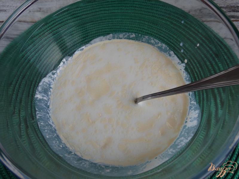 Фото приготовление рецепта: Наливной пирог с кислой капустой и сыром шаг №2