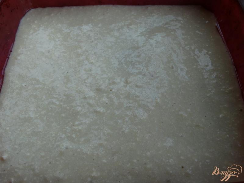 Фото приготовление рецепта: Наливной пирог с кислой капустой и сыром шаг №5