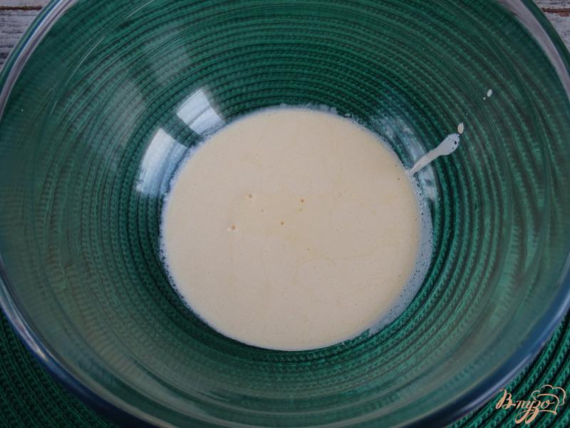 Фото приготовление рецепта: Наливной пирог с кислой капустой и сыром шаг №1