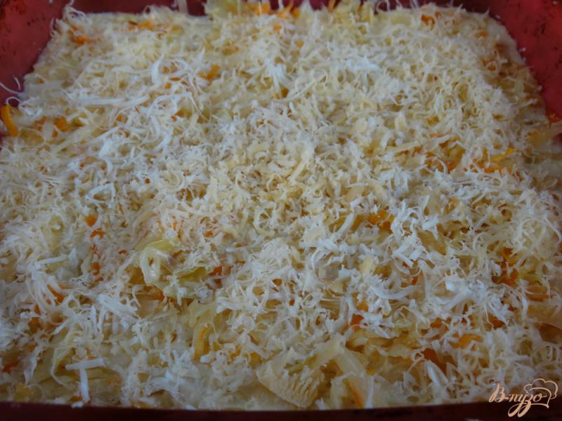 Фото приготовление рецепта: Наливной пирог с кислой капустой и сыром шаг №7