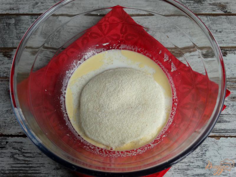 Фото приготовление рецепта: Пирог на манке с киви и маком шаг №1