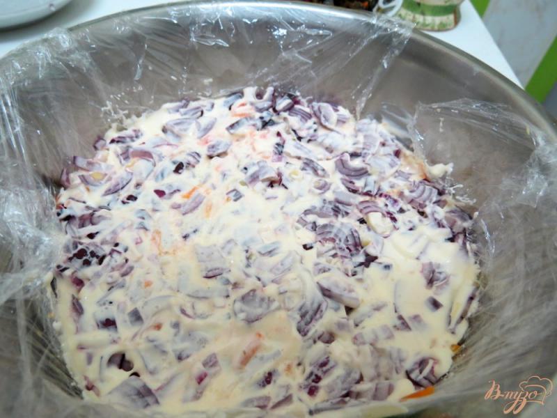Фото приготовление рецепта: Салат из свеклы и морской капусты шаг №9