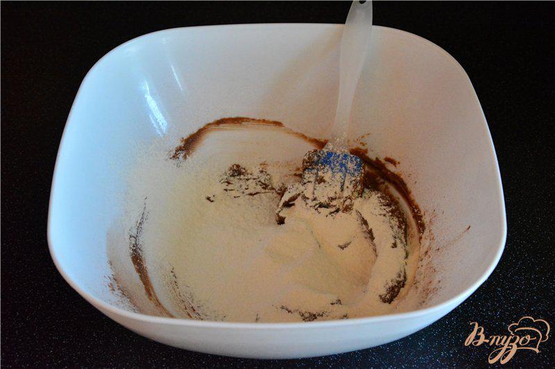 Фото приготовление рецепта: Шоколадное печенье на дрожжах шаг №3