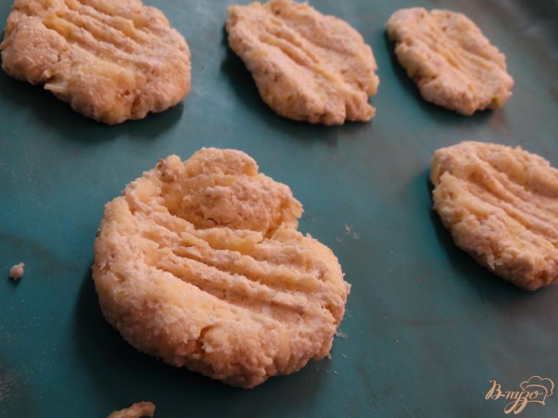 Фото приготовление рецепта: Творожно-овсяное печенье с яблоком шаг №5