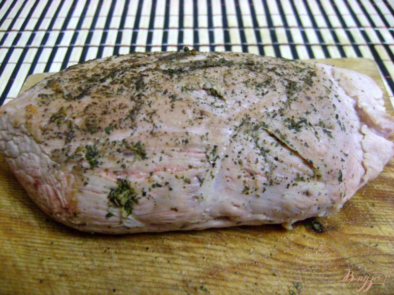 Фото приготовление рецепта: Свиная вырезка, запеченная с хурмой шаг №2