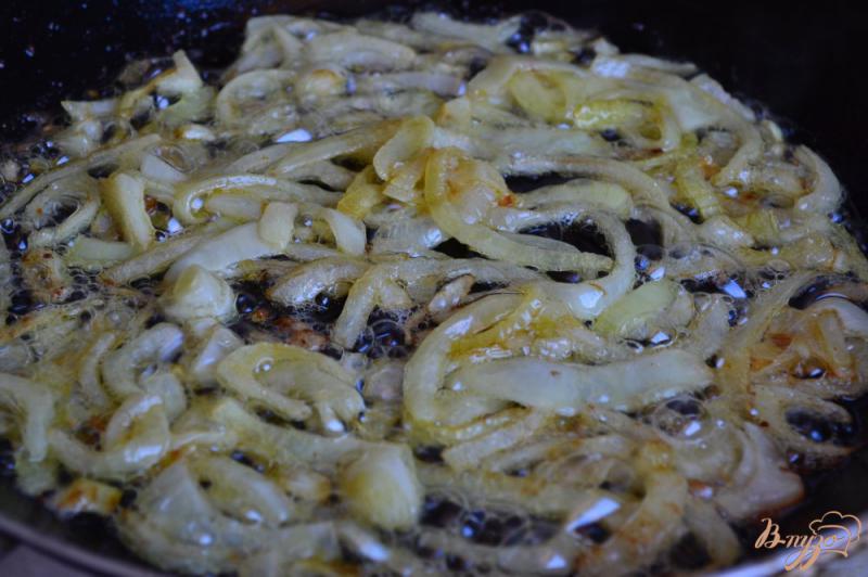 Фото приготовление рецепта: Куриная печень с ревенем и черносливом шаг №6