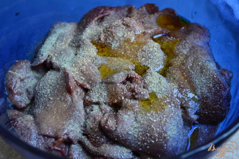 Фото приготовление рецепта: Куриная печень с ревенем и черносливом шаг №1