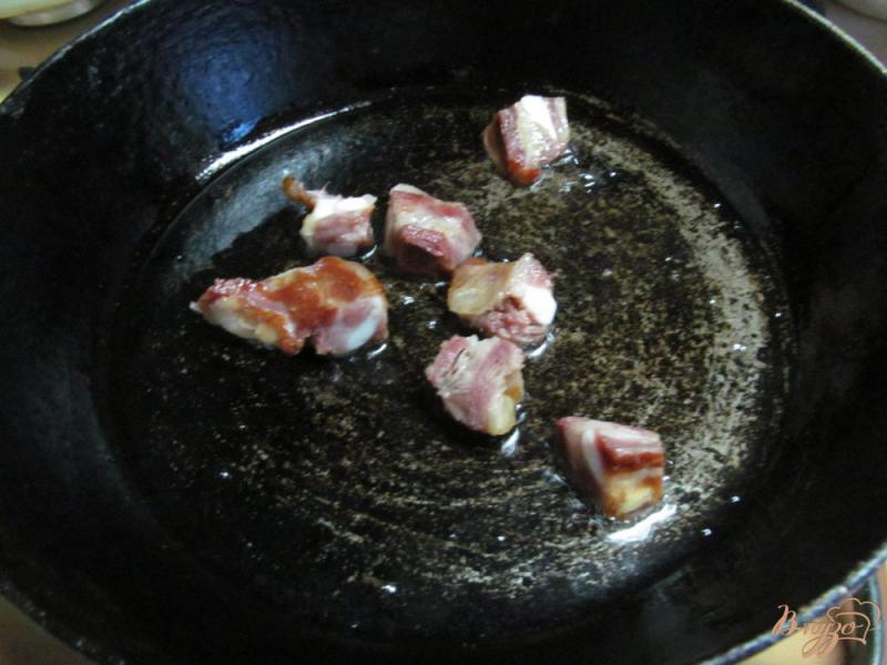 Фото приготовление рецепта: Теплый салат из картофеля грибов и каперсов шаг №2