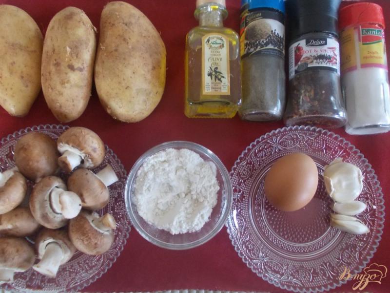 Фото приготовление рецепта: Картофельные гнезда с грибной начинкой шаг №1