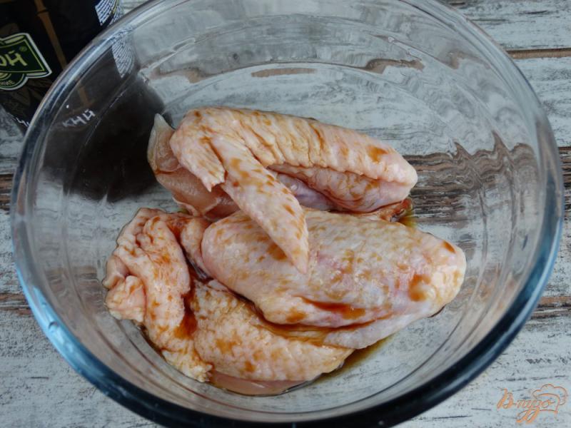 Фото приготовление рецепта: Куриные крылья в соевом соусе с гарниром в рукаве шаг №1