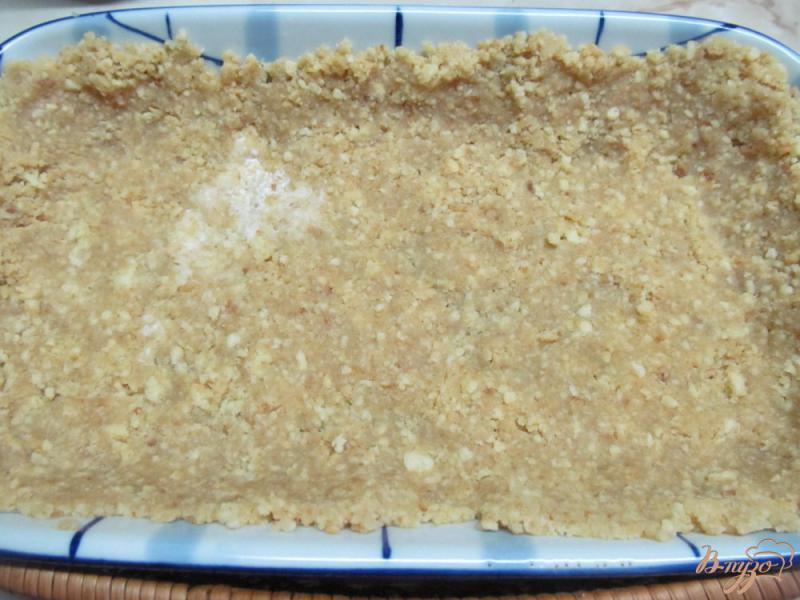 Фото приготовление рецепта: Заливной пирог из печенья и молока со свеклой шаг №8