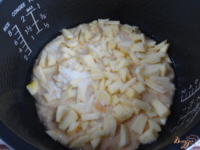 Фото приготовление рецепта: Сухарник с яблоками в мультиварке шаг №6