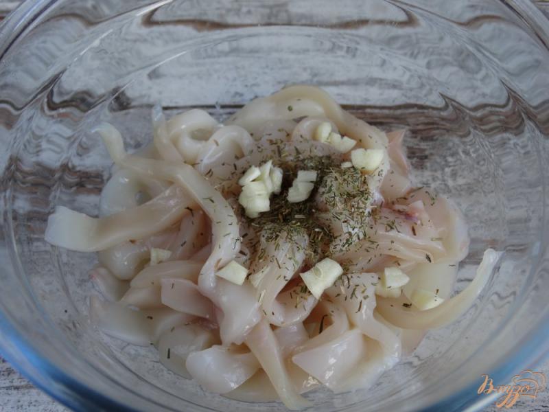 Фото приготовление рецепта: Плов с кальмарами и болгарским перцем шаг №3
