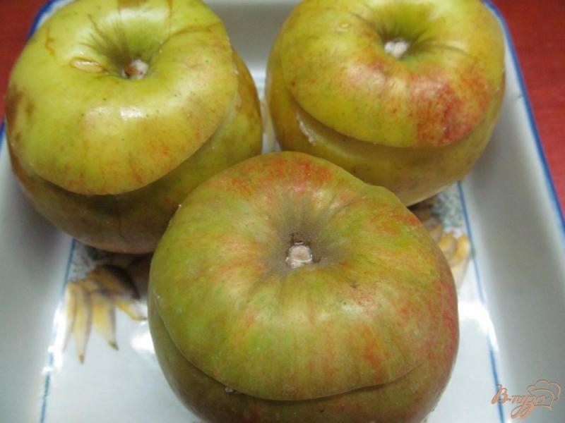 Фото приготовление рецепта: Печеные яблоки с начинкой шаг №4